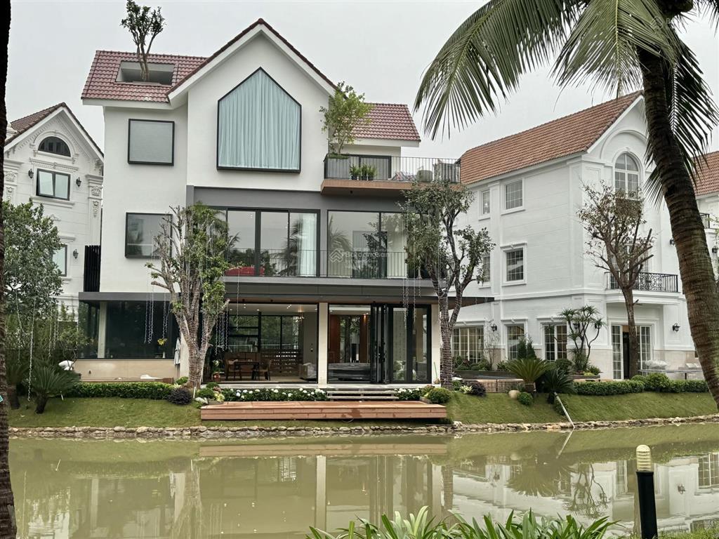 Sđcc bán gấp bt bằng lăng 10, view sông đẹp nhất, vinhomes riverside, đã ở kín 0932 533 ***