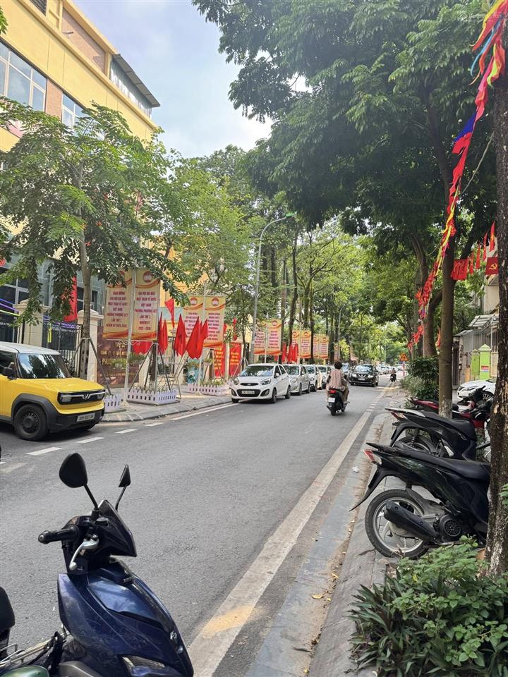 Bán nhà trần điền kđt định công. vừa ở làm văn phòng cty dt 102m2, mt 4.8m. giá 34 tỷ