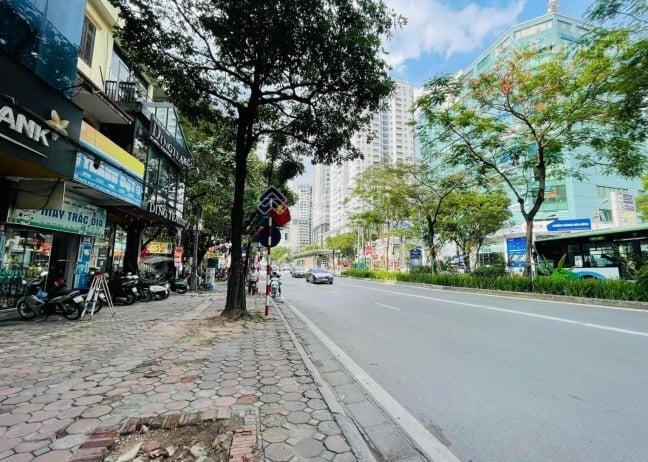 Cho thuê nhà tầng 1 nhà mặt đường láng. diện tích tầng 1 469 m2