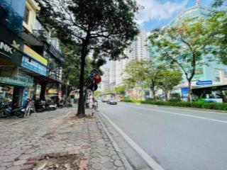 Cho thuê nhà 4 tầng mặt đường láng. diện tích tầng 1 469 m2, tầng 2 tầng 3 454 m2, tầng 4 301 m2