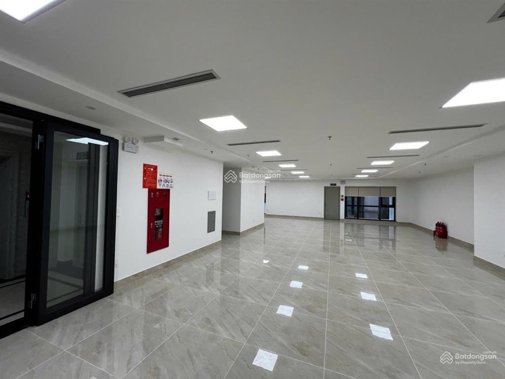 Cho thuê nhà tầng 1 nhà mặt đường láng. diện tích tầng 1 469 m2