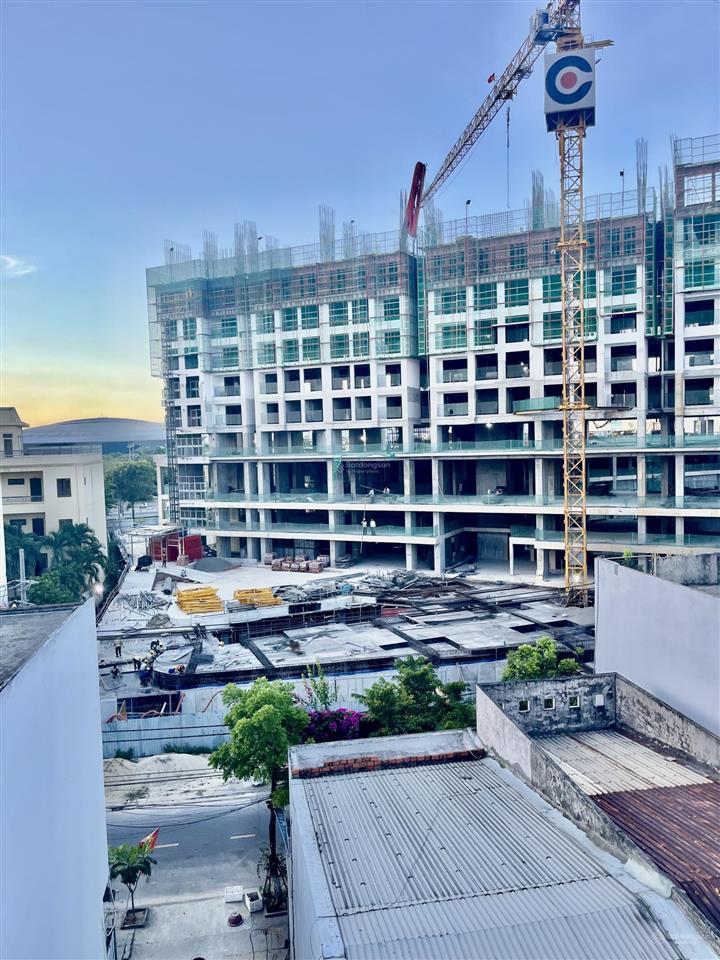 Mt nguyễn lộ trạch đối diện masterise
