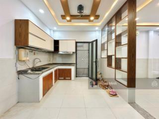 Bán nhà mới vào ở liền hẻm cách mạng tháng tám, p.11, q3, dt 4,5x9m nở hậu 7.5m  1 lầu  6,5 tỷ