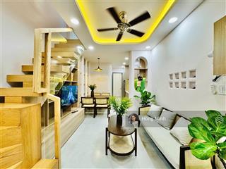 Chính chủ kẹt tiền cần bán gấp nhà mới góc 2mt hxh hai bà trưng, quận 1, dt 10x4m  3 lầu  9,2 tỷ