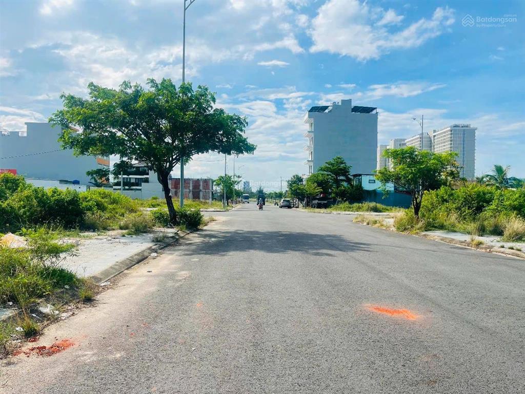 Cần bán gấp lô đất mặt tiền đường thuỷ sơn 3 cách bãi tắm sơn thuỷ chỉ có 300m.