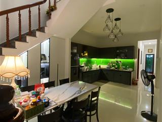 Cần bán gấp căn nhà 2 tầng mặt tiền đường nguyễn khang quận thanh khê tp đà nẵng.