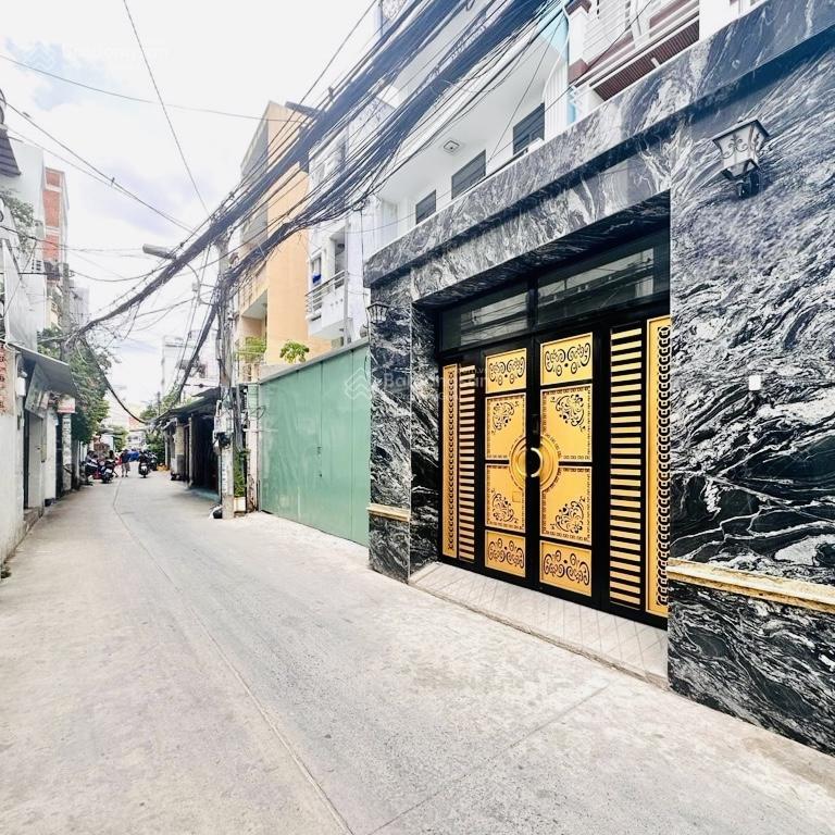 Chốt nhanh kẻo mất! nhà 3 tầng đúc cmt8, ngang 5m, sổ sẵn  giá chỉ 9 tỷ