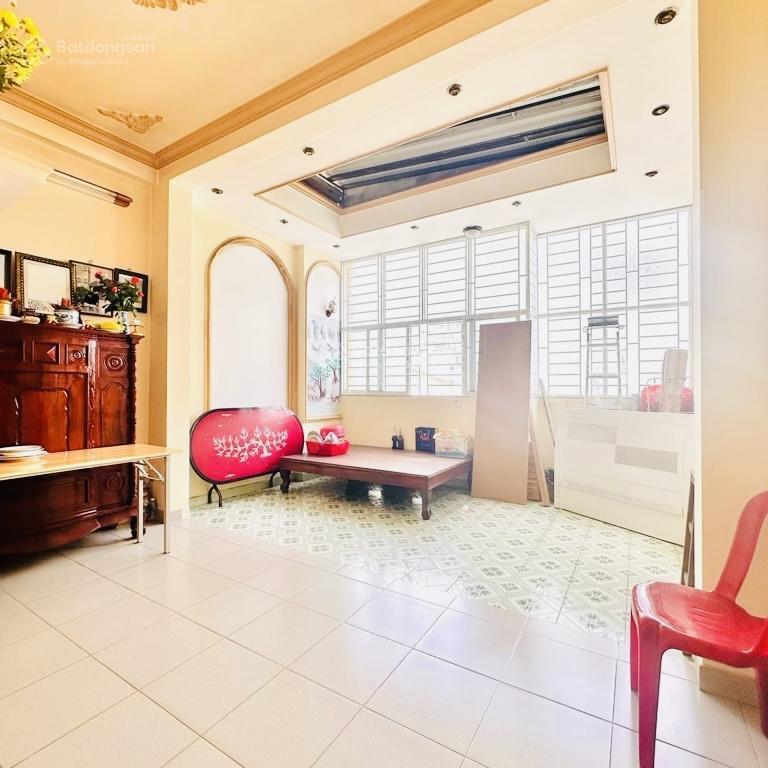 Chốt nhanh kẻo mất! nhà 3 tầng đúc cmt8, ngang 5m, sổ sẵn  giá chỉ 9 tỷ