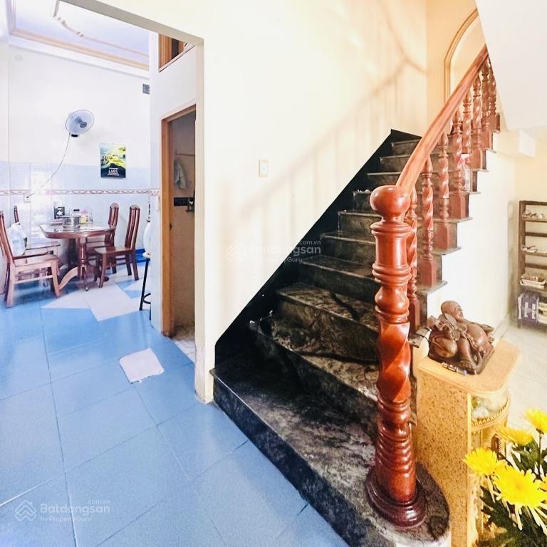 Chốt nhanh kẻo mất! nhà 3 tầng đúc cmt8, ngang 5m, sổ sẵn  giá chỉ 9 tỷ