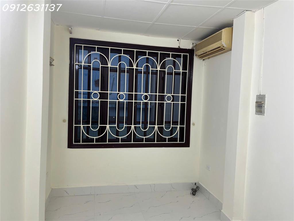 Cho thuê nhà nguyên căn tại ngõ 1160 đường Láng, Đống Đa, HN, DT 80m2, 8,5tr/1 tháng