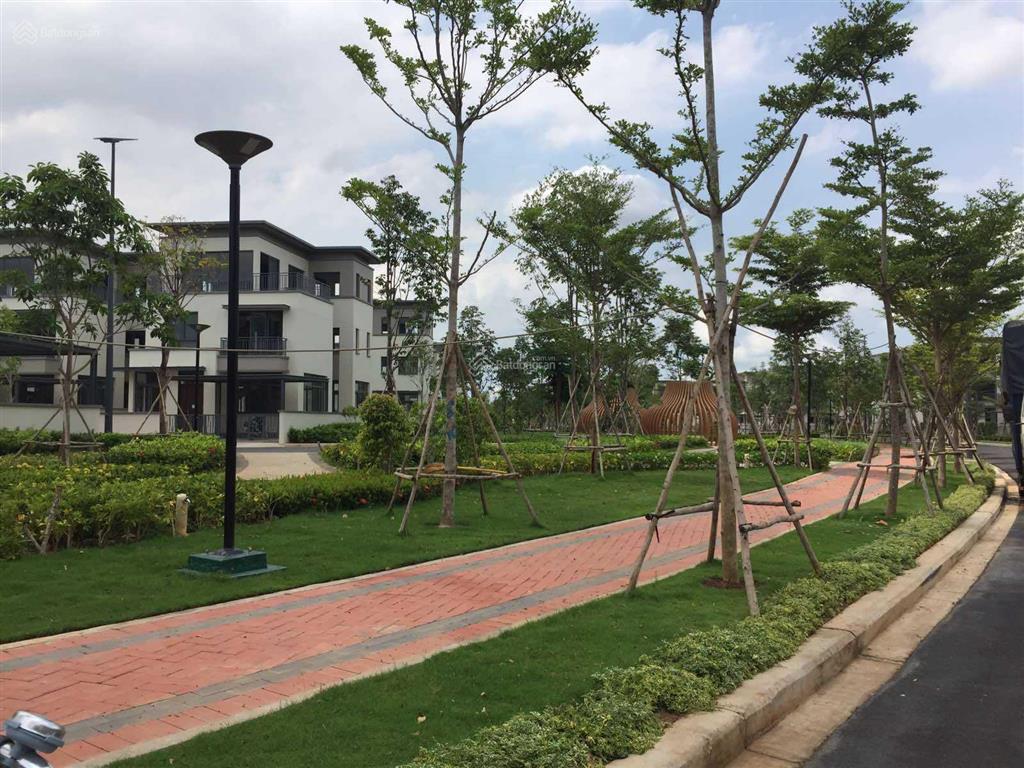 Chính chủ cần bán căn nhà phố small swan park đất 107m2 xây dựng 123m2. giá bán nhận nhà 4.7 tỷ