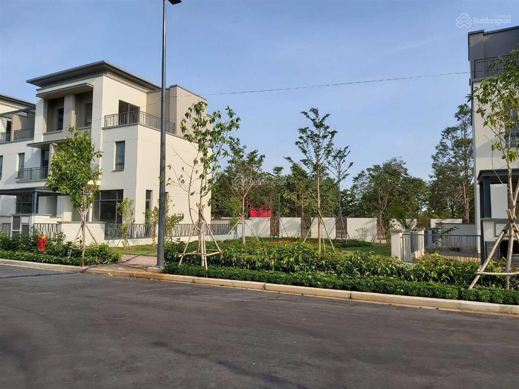 Chính chủ cần bán căn nhà phố small swan park đất 107m2 xây dựng 123m2. giá bán nhận nhà 4.7 tỷ