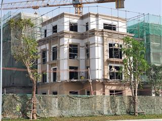 Chủ nhà chuyển nhượng căn xẻ khe thiên nga khu tinh hoa gần hồ khu vip cho tại vinhomes cổ loa
