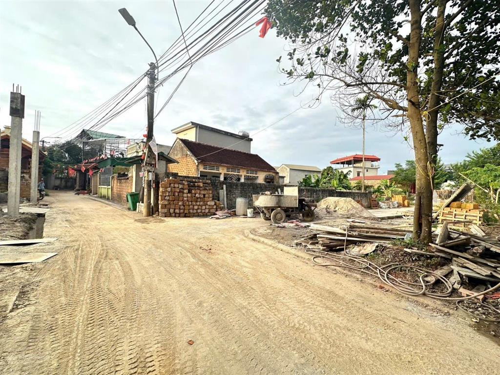 Hàng tiệt chủng, dt 211m2 mt 10m lô góc, full thổ, nhỉnh 20tr lại sát tl420 và mất 5 phút ra kcn đh