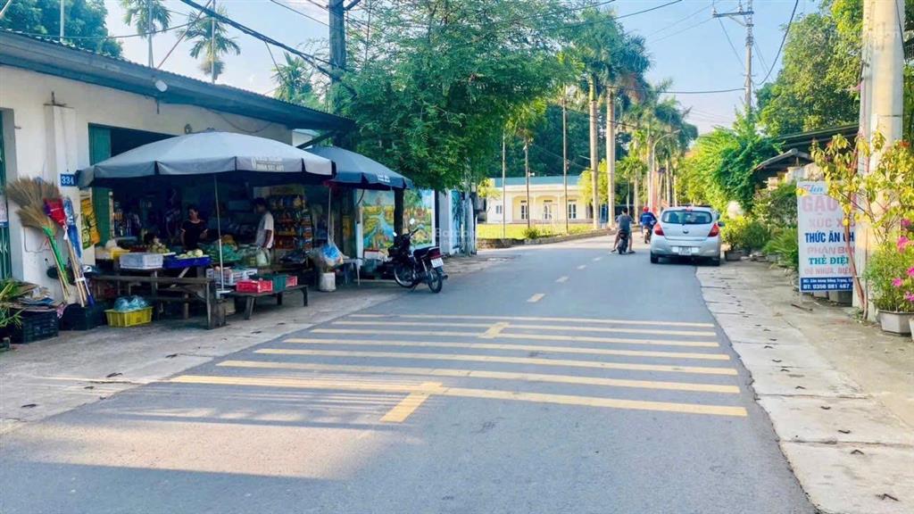 Có lẽ điều xa xỉ ở hoà lạc ,đg kinh doanh,mà lại có lô chỉ giá hơn 40tr/m2 ,các đg khác toàn 80tr/m