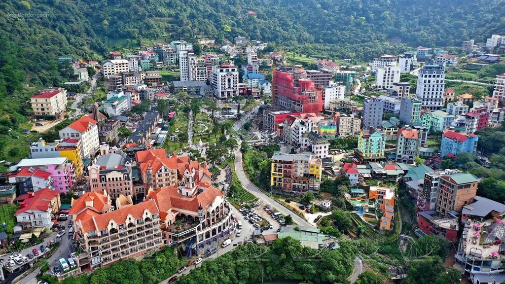 Chính chủ, bán đất, thị trấn tam đảo, 425m2, mt 15m, sổ đỏ vuông, view siêu đỉnh, giá 29 tỷ