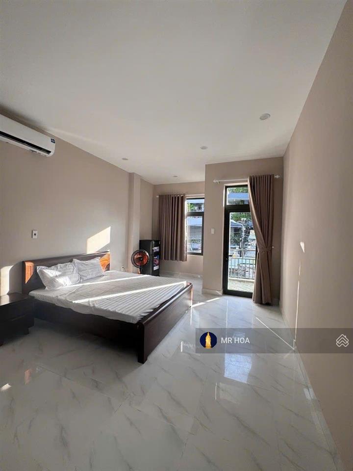 Cần bán nhà 3 tầng, mặt tiền đường nguyễn thiện kế , gần biển .