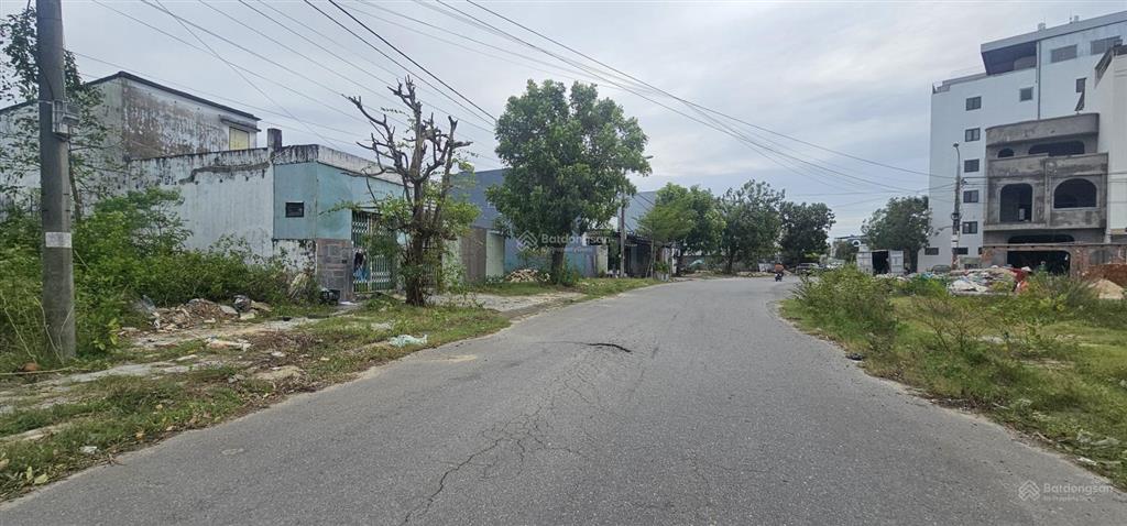 Cần bán nhanh lô đất sạch đẹp dt 150m2, ngang 6m (sát bên trường đại học fpt)