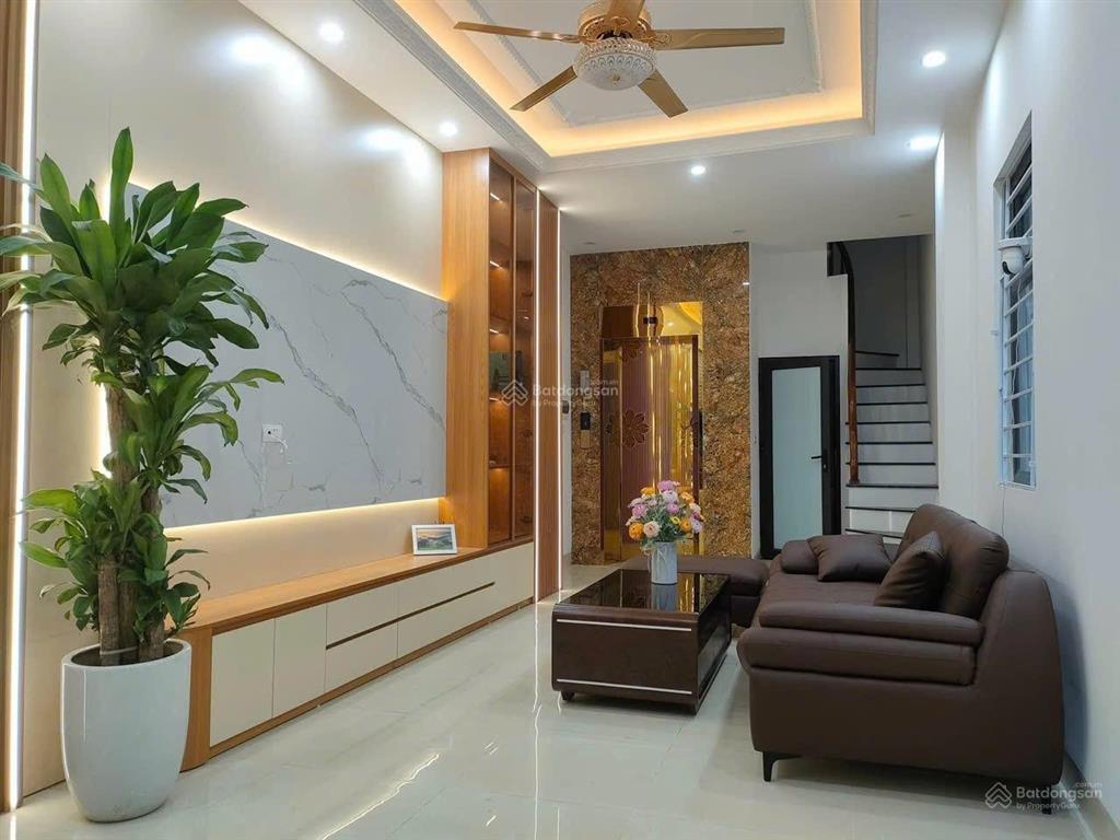 Bán nhà quang trung, hà đông ô tô vào thoả mái, ngay chân ga tàu điện, 3 tầng 35m2 giá chỉ 7.6 tỷ