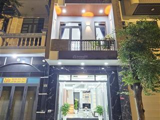 Bán nhà 1 trệt 2 lầu full nội thất cách chợ phú phong 300m. p bình chuẩn, thuận an