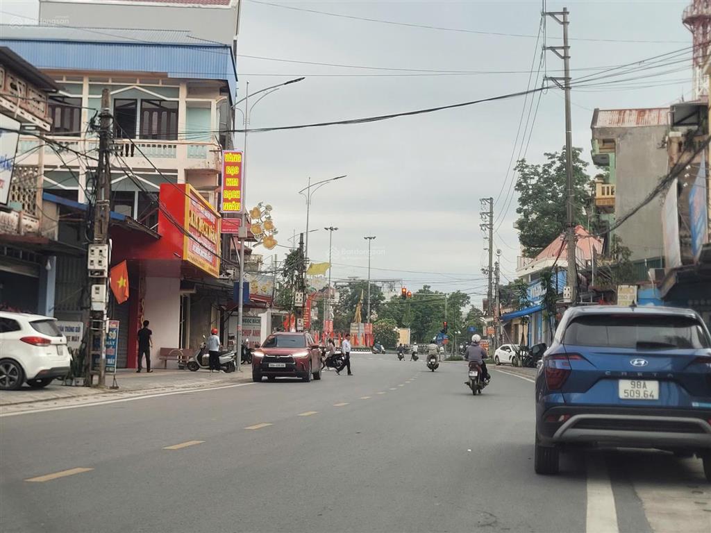 Chính chủ bán căn nhà 3 tầng có vỉa hè tại phố thắng, hiệp hòa, bắc giang. ~79m2 cho thuê 60tr/năm