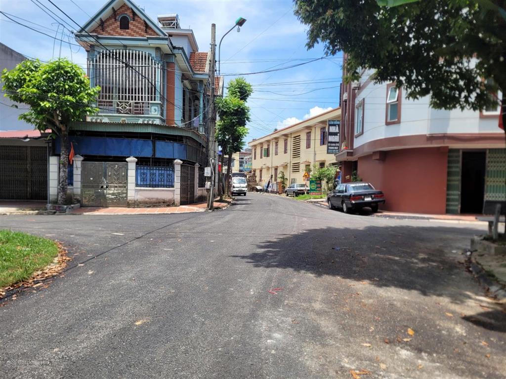 Chính chủ bán căn nhà 3 tầng có vỉa hè tại phố thắng, hiệp hòa, bắc giang. ~79m2 cho thuê 60tr/năm