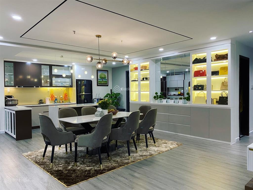 Ở đây chuyên bán giá tốt căn hộ giai việt p5 q8. sổ hồng vv vị trí trung tâm. dt lớn 115m2