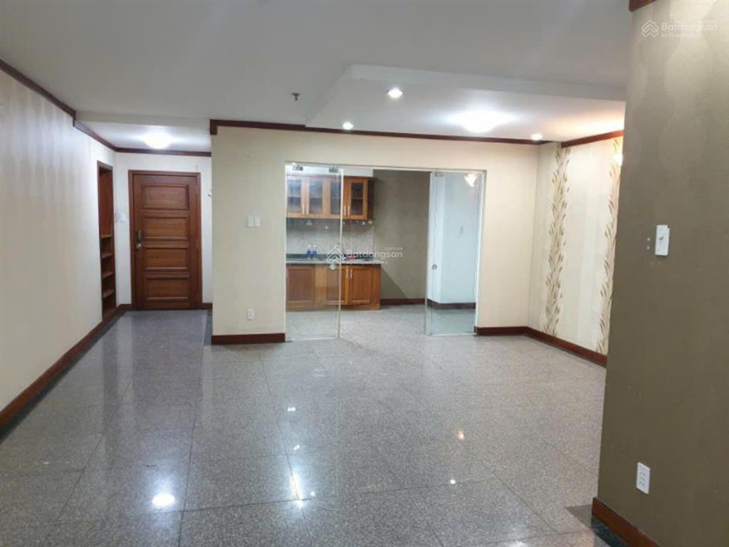Căn hộ giai việt góc 3pn. sổ hồng, view hồ bơi hướng đông mát mẻ. vị trí trung tâm p5q8. tiện ích
