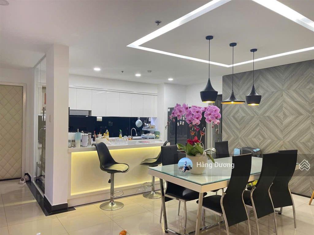 Bán gấp giá tốt căn hộ giai việt 2pn 115m/3pn 150m. sổ hồng. trung tâm p5 q8. giá tốt. nhà thoáng