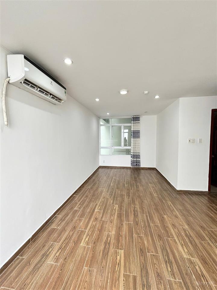 Bán gấp cc giai việt. 2pn 2wc 115m2. giá tốt. sổ hồng lâu dài. vị trí đẹp tại mt tạ quang bửu p5 q8
