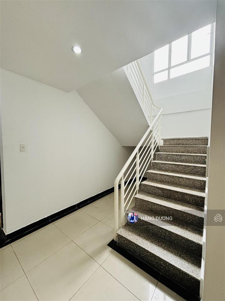 Bán căn hộ giai việt  duplex thông tầng  dt 230m2  sổ hồng lâu dài  vị trí trung tâm. giá tốt