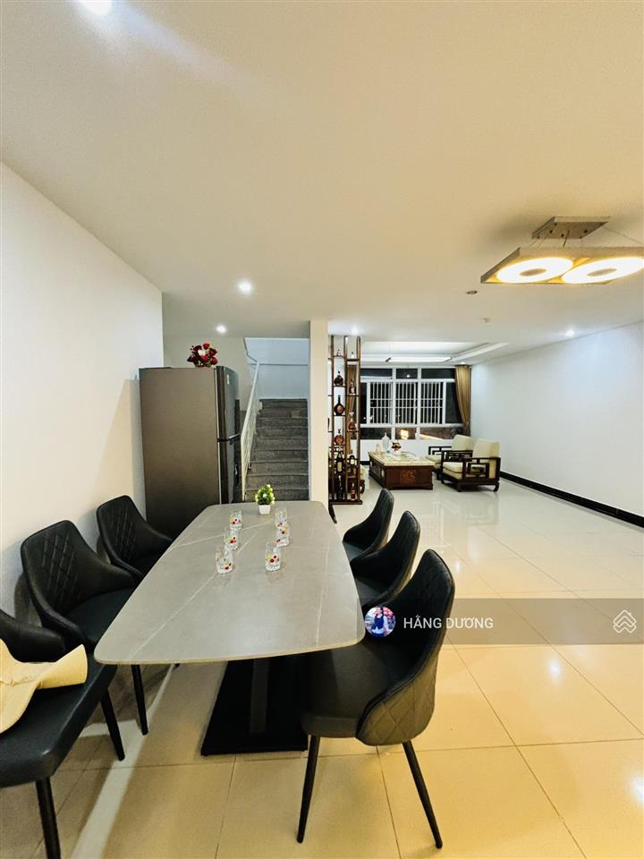 Bán căn hộ giai việt  duplex thông tầng  dt 230m2  sổ hồng lâu dài  vị trí trung tâm. giá tốt