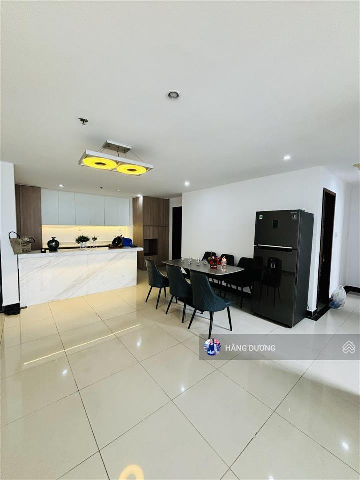 Bán căn hộ giai việt  duplex thông tầng  dt 230m2  sổ hồng lâu dài  vị trí trung tâm. giá tốt