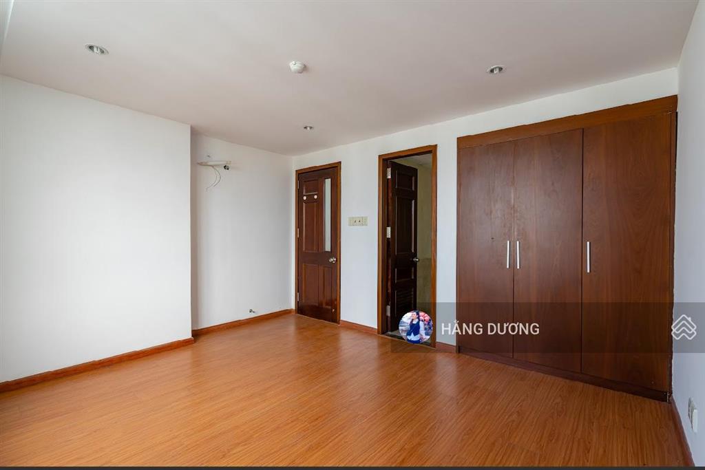 Bán căn hộ giai việt  duplex thông tầng  dt 230m2  sổ hồng lâu dài  vị trí trung tâm. giá tốt