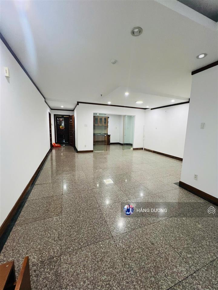 Chuyên bán căn hộ giai việt  góc 3pn 150m2  sổ hồng chính chủ  ngay central mall q8 view thoáng