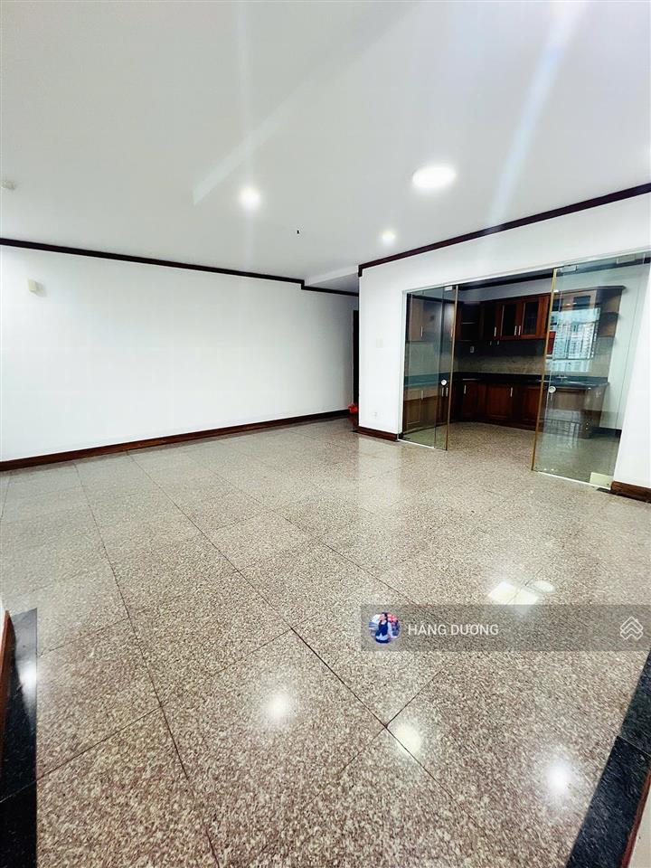 Chuyên bán căn hộ giai việt  góc 3pn 150m2  sổ hồng chính chủ  ngay central mall q8 view thoáng