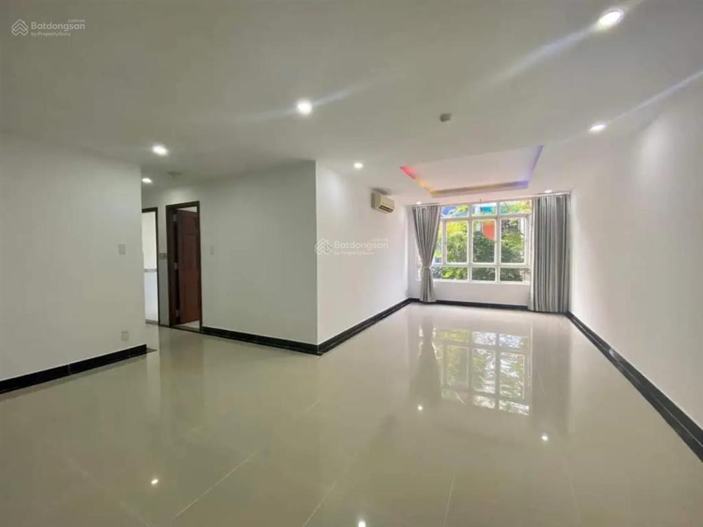 Giỏ hàng ch giai việt trống hoặc full nt cho thuê. 3pn dt lớn 150m2 giá 15tr, view đẹp thoáng mát