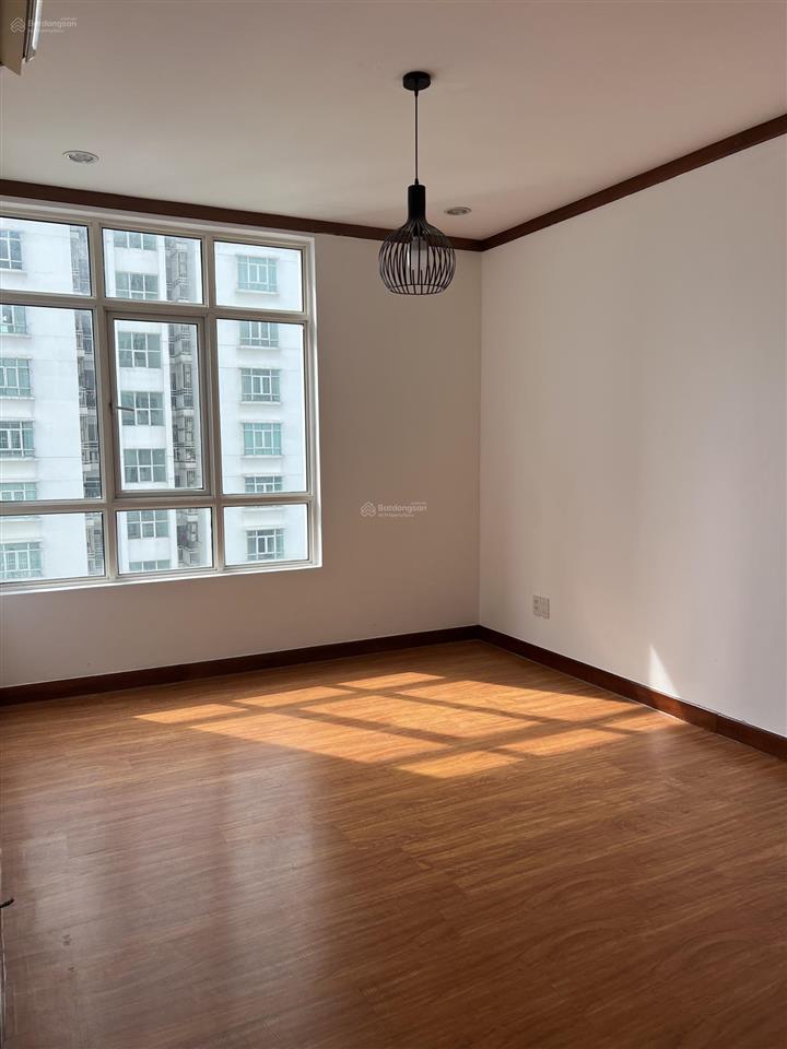 Giỏ hàng ch giai việt trống hoặc full nt cho thuê. 3pn dt lớn 150m2 giá 15tr, view đẹp thoáng mát