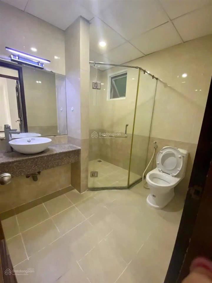 Giỏ hàng ch giai việt trống hoặc full nt cho thuê. 3pn dt lớn 150m2 giá 15tr, view đẹp thoáng mát