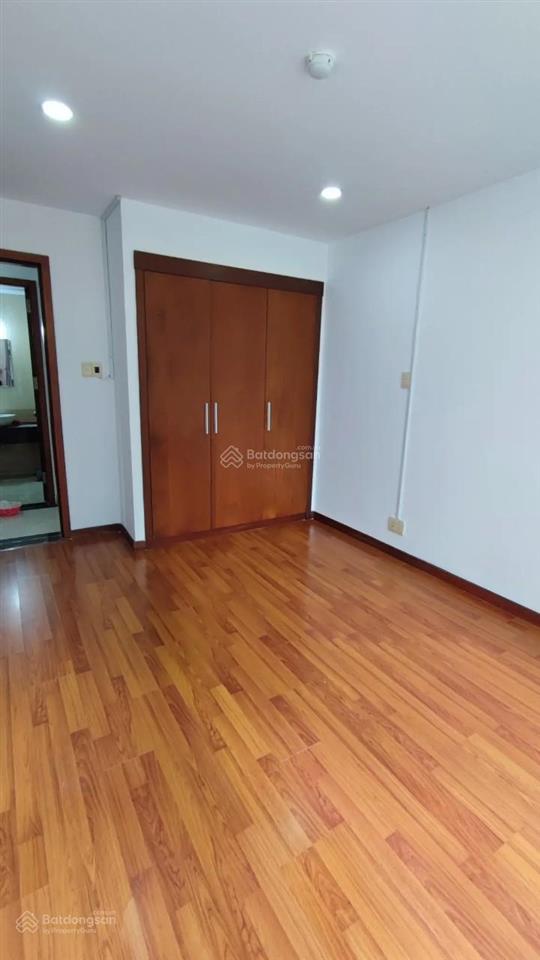 Giỏ hàng ch giai việt trống hoặc full nt cho thuê. 3pn dt lớn 150m2 giá 15tr, view đẹp thoáng mát