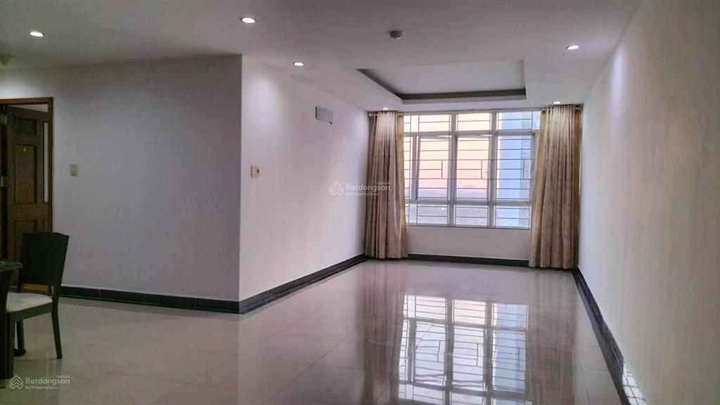 Giỏ hàng ch giai việt trống hoặc full nt cho thuê. 3pn dt lớn 150m2 giá 15tr, view đẹp thoáng mát
