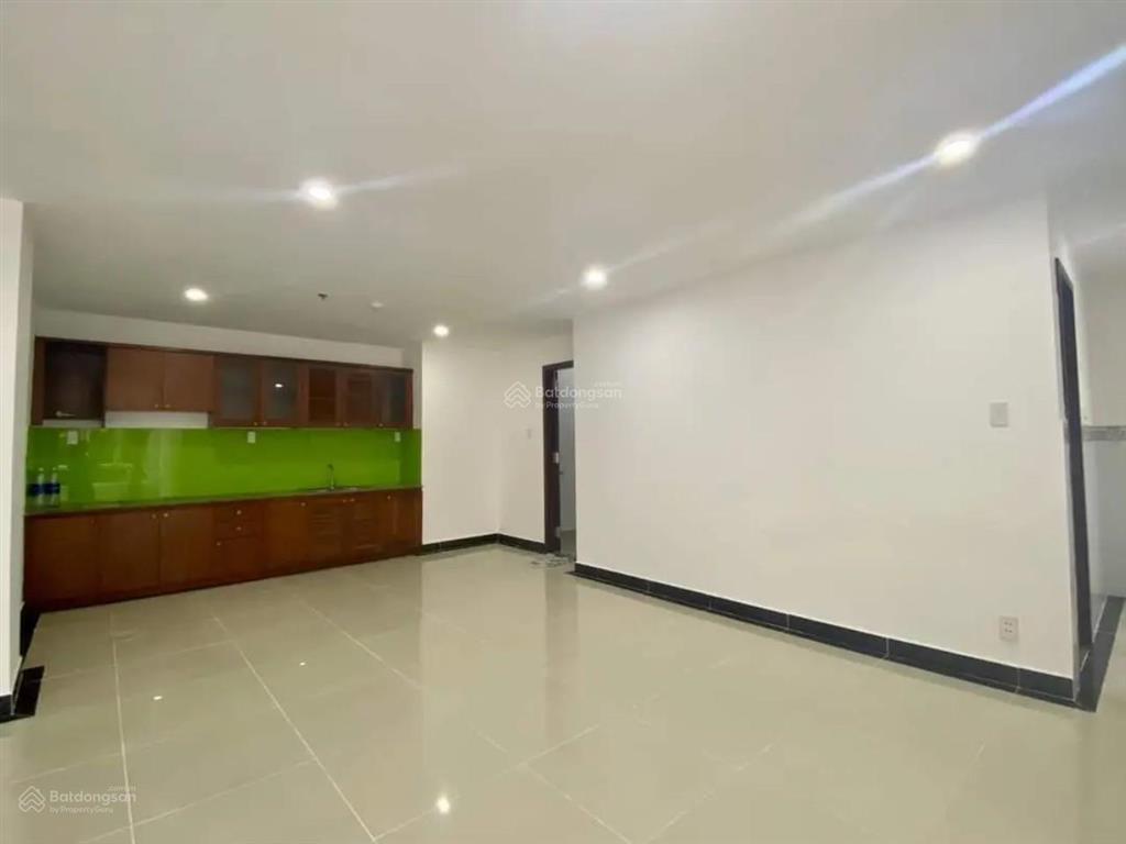 Giỏ hàng ch giai việt trống hoặc full nt cho thuê. 3pn dt lớn 150m2 giá 15tr, view đẹp thoáng mát