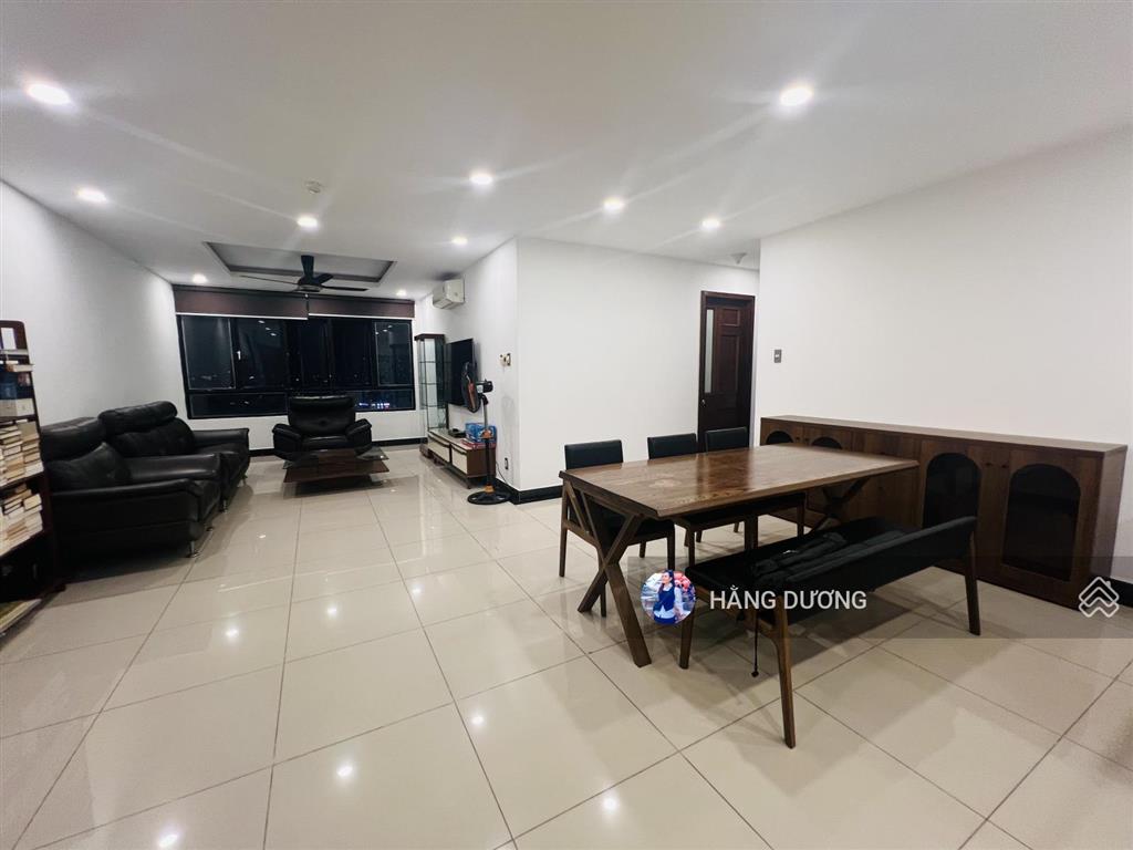 Cần bán căn hộ giai việt. 2pn 2wc  sổ hồng lâu dài. nhà sạch đẹp. giá tốt. mt tạ quang bửu có tttm