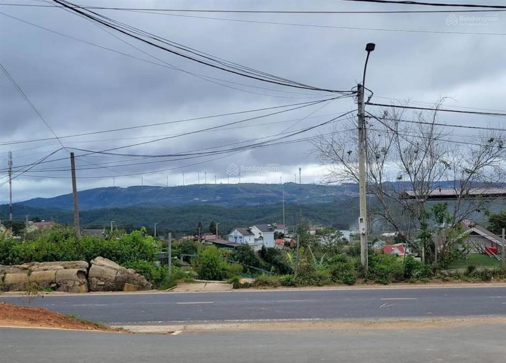 Bán đất 2 mặt tiền đẹp đường ô tô 4m cách trung tâm 12km