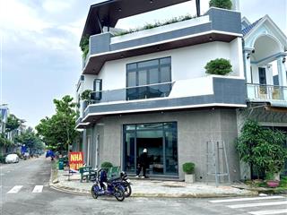 Nhà lầu trệt 3 phòng ngủ, góc 2 mặt tiền, có nội thất 4,9 tỷ