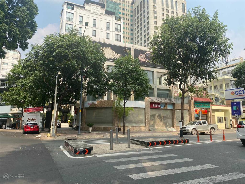 Cho thuê 2 mặt tiền 10 phạm ngọc thạch và hồ con rùa, q3, dt 18x30m, 1 trệt 3 lầu, dtsd 2.200 m2