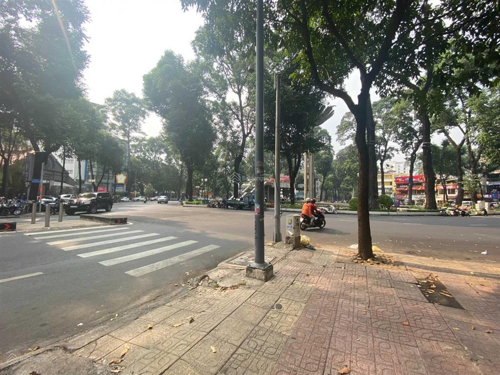 Cho thuê 2 mặt tiền 10 phạm ngọc thạch và hồ con rùa, q3, dt 18x30m, 1 trệt 3 lầu, dtsd 2.200 m2