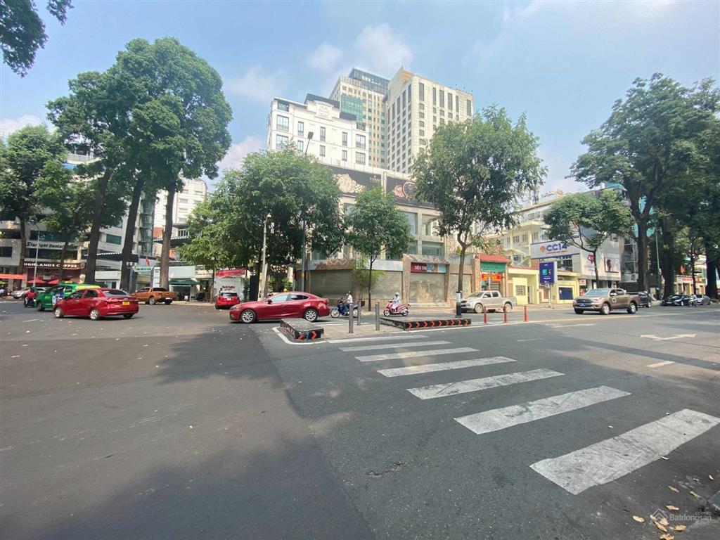 Cho thuê 2 mặt tiền 10 phạm ngọc thạch và hồ con rùa, q3, dt 18x30m, 1 trệt 3 lầu, dtsd 2.200 m2