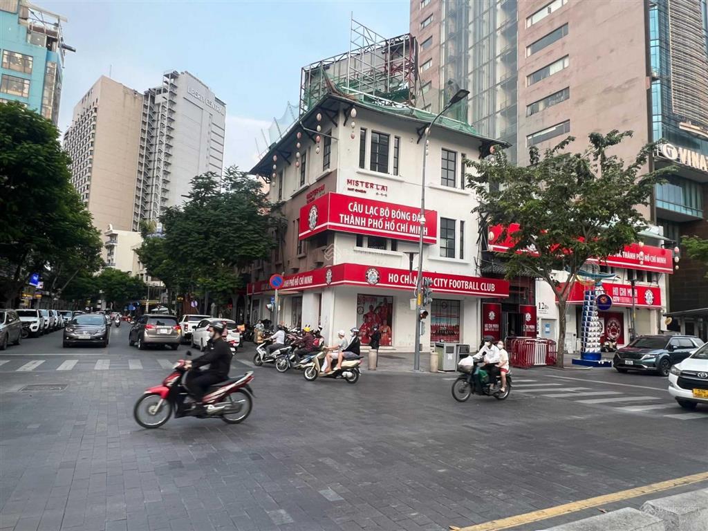 Cho thuê góc 2mt số 12 nguyễn huệ  ngô đức kế, quận 1, dt 30x27m, 1 trệt 2 lầu, dtsd 2.000m2