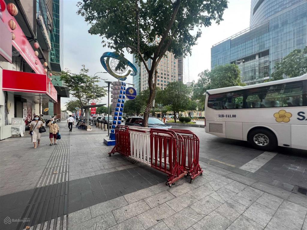 Cho thuê góc 2mt số 12 nguyễn huệ  ngô đức kế, quận 1, dt 30x27m, 1 trệt 2 lầu, dtsd 2.000m2